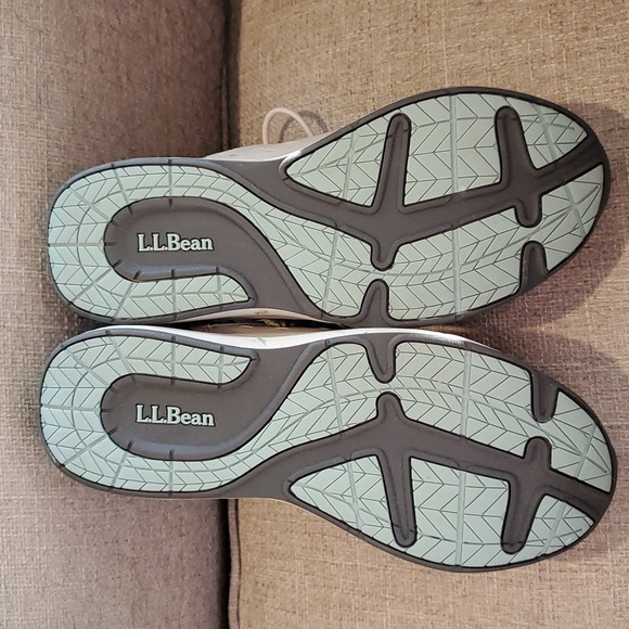 LIKE NEW!! 9.5 wide Women's LLBean's Comfort Fitness Walking Shoe - Picture 3 of 7